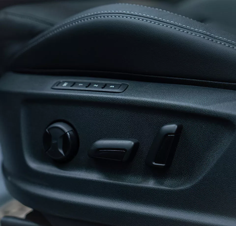 Ghế chỉnh điện 12 hướng, 3 vị trí nhớ ghế