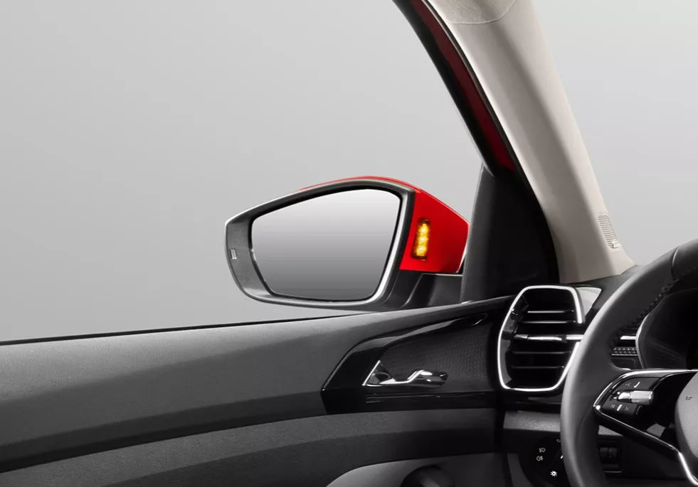 Cảnh báo điểm mù và cảnh báo phương tiện cắt ngang phía sau