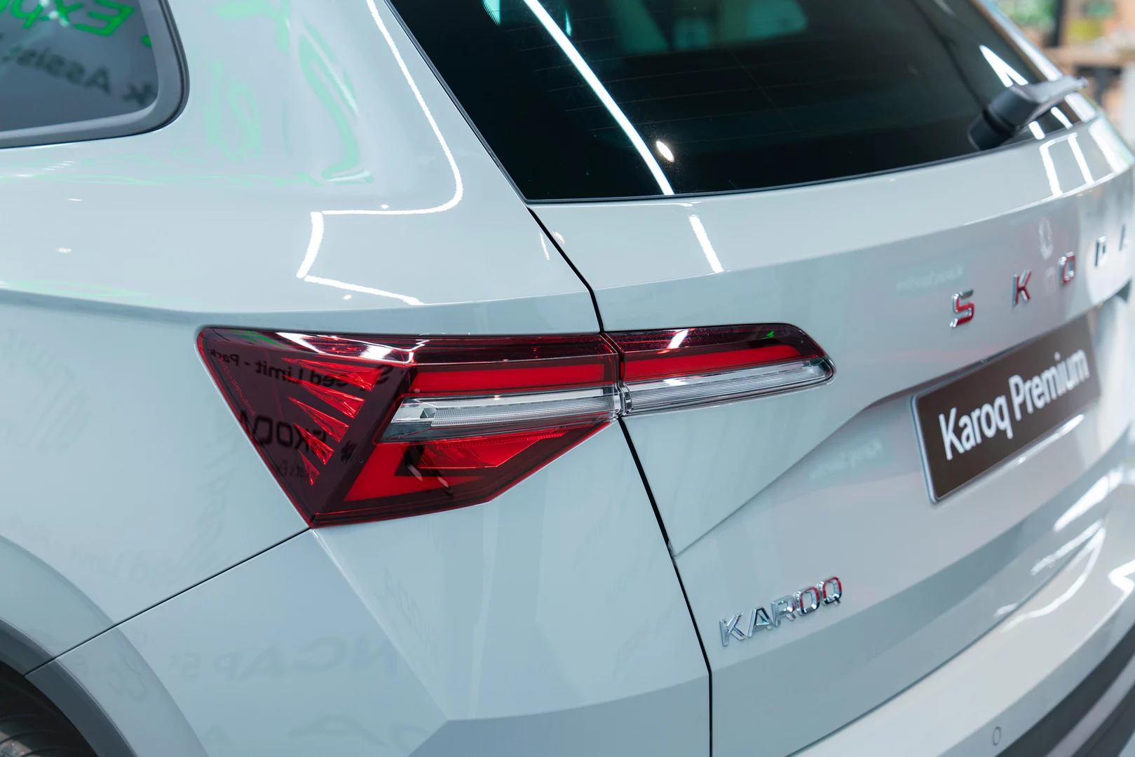 Đèn hậu full LED mô phỏng tinh thể 3D bên trong