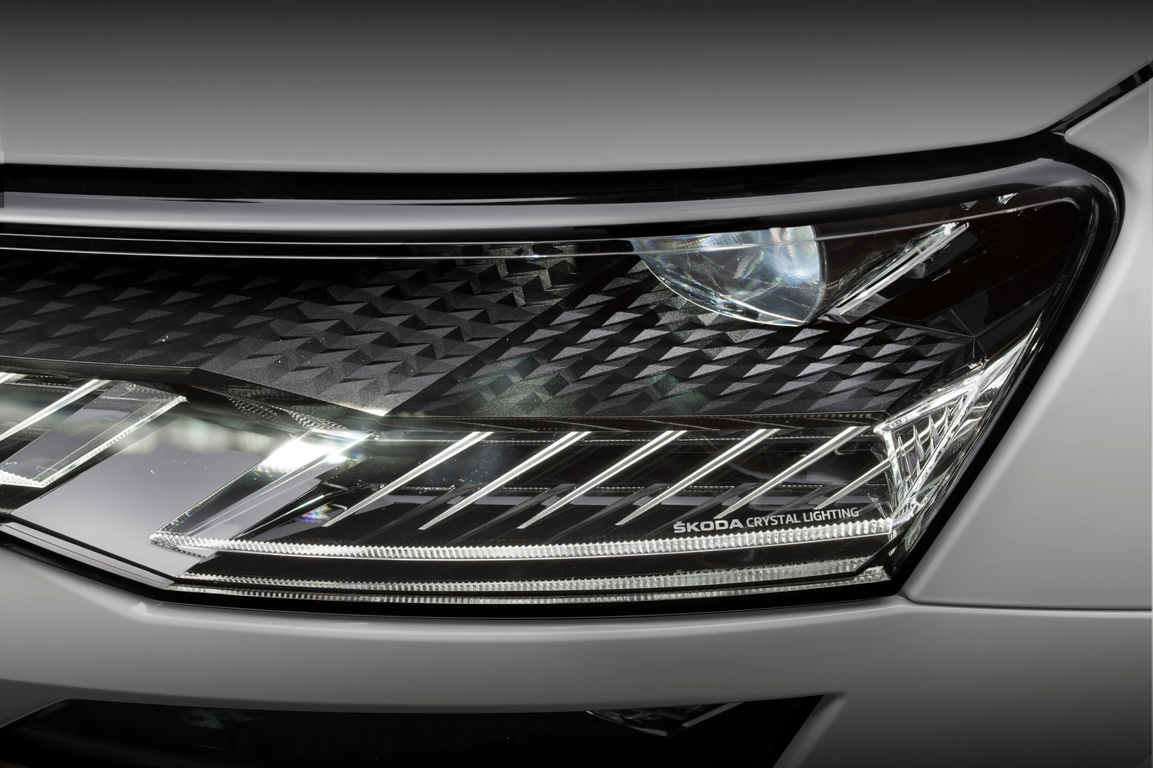 Đèn pha Full LED Matrix với chức năng thích ứng AFS