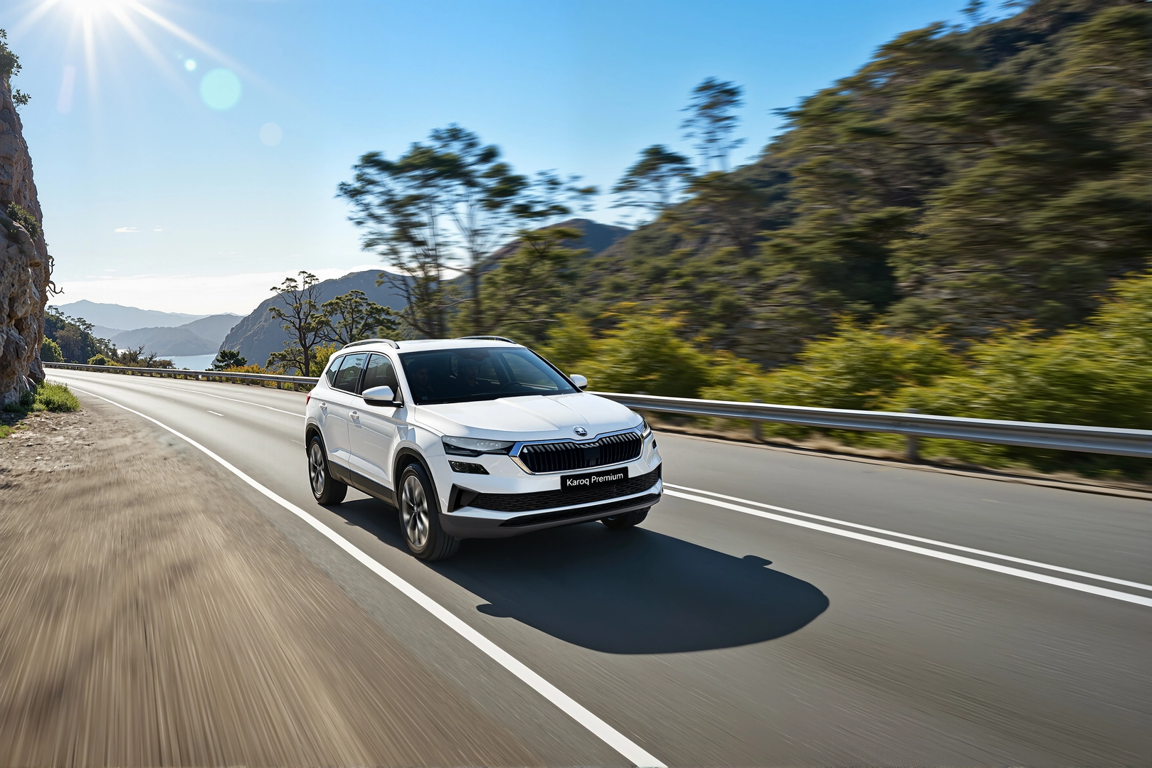 Lưới tản nhiệt lục giác viền chrome sáng bóng đặc trưng