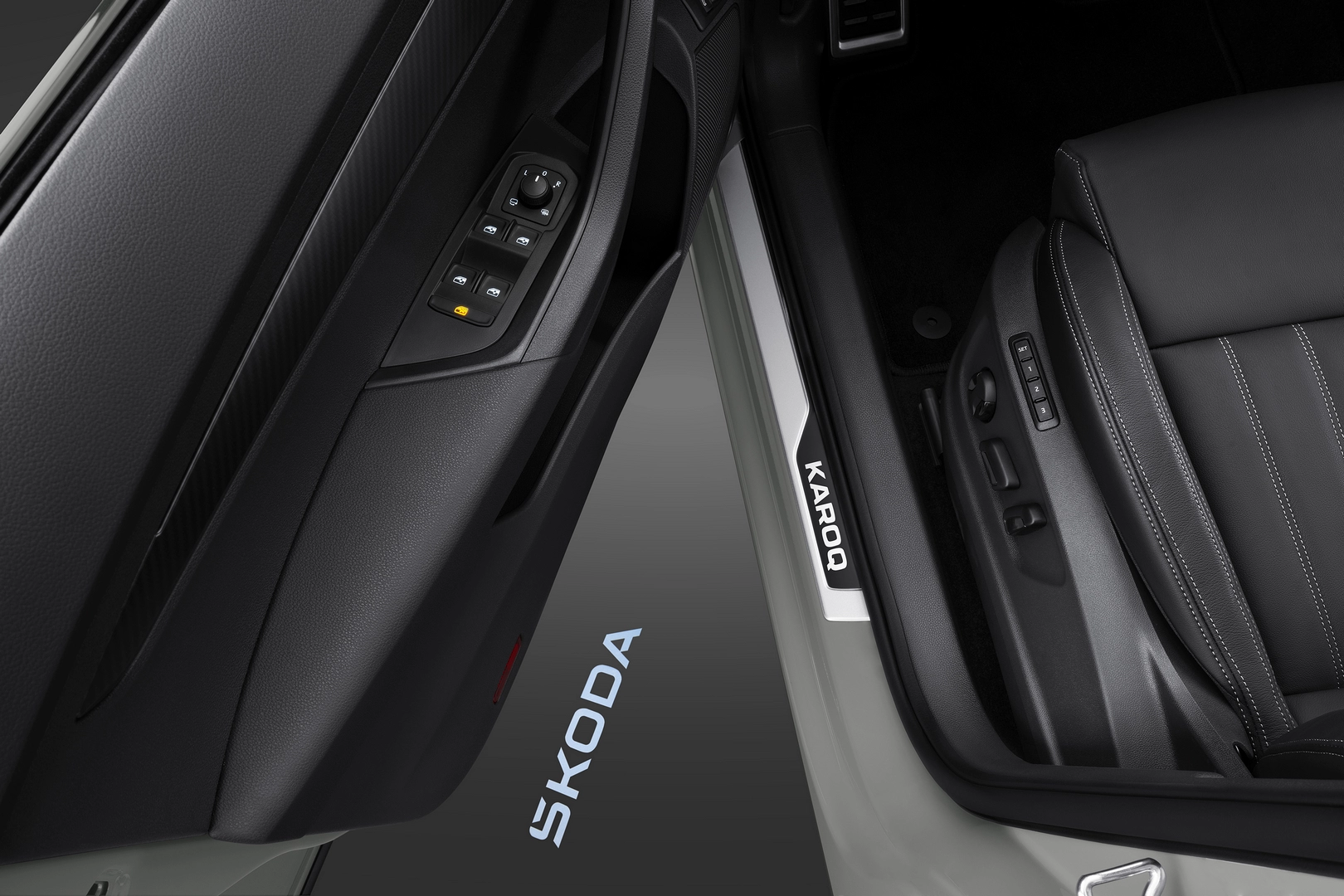 Nẹp trang trí kiểu kim cương trên cánh cửa