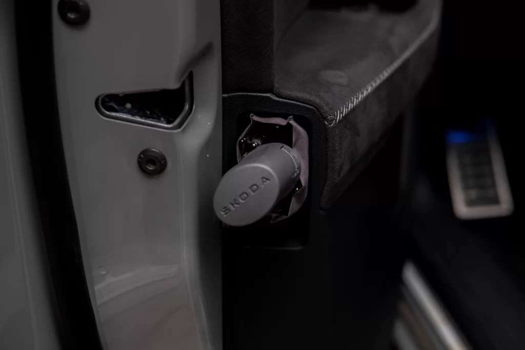 Ngăn đựng ô ở cánh cửa