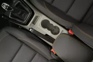 Móc treo đồ và khoang chứa đồ thông minh