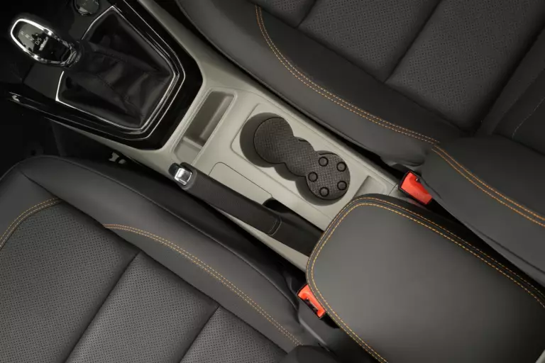 Móc treo đồ và khoang chứa đồ thông minh